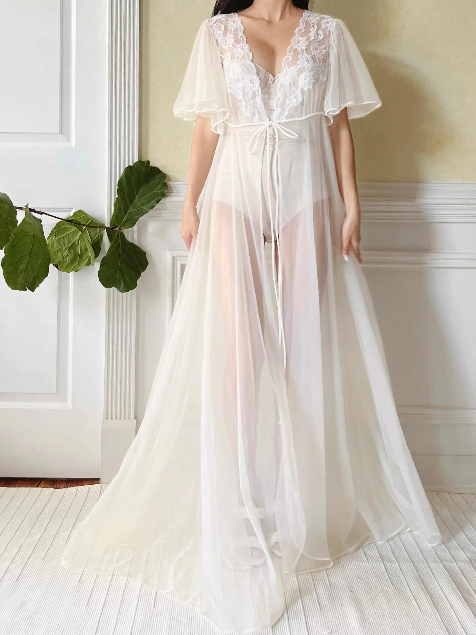 1960s Ivory Flutter Sleeve  - M