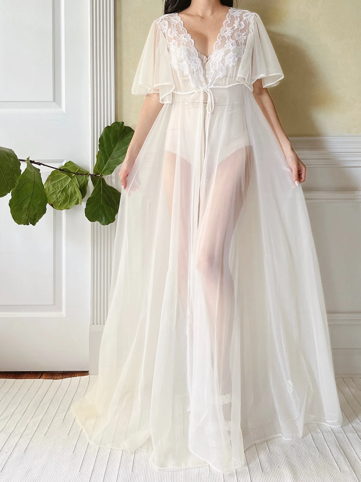 1960s Ivory Flutter Sleeve  - M