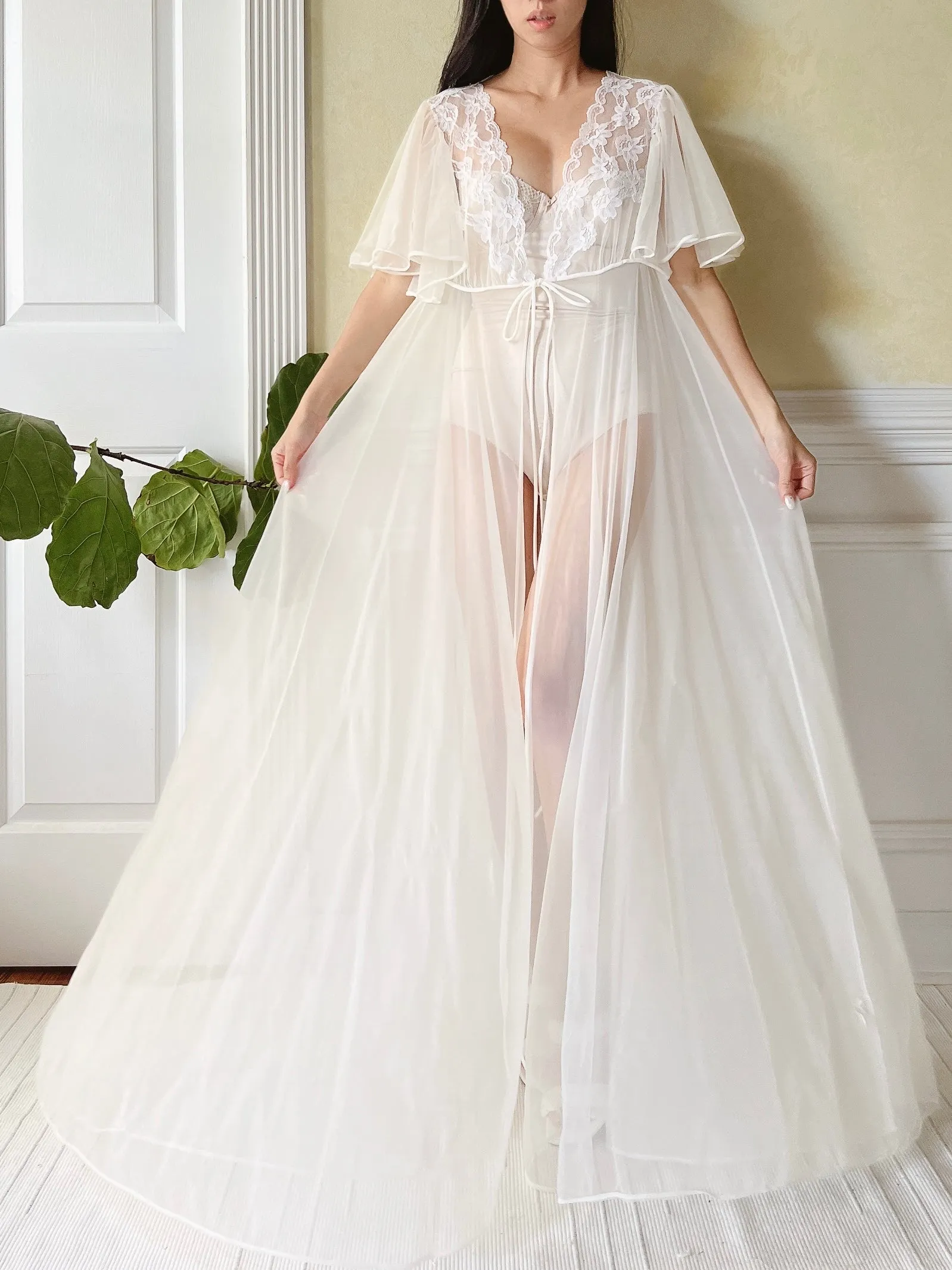 1960s Ivory Flutter Sleeve  - M