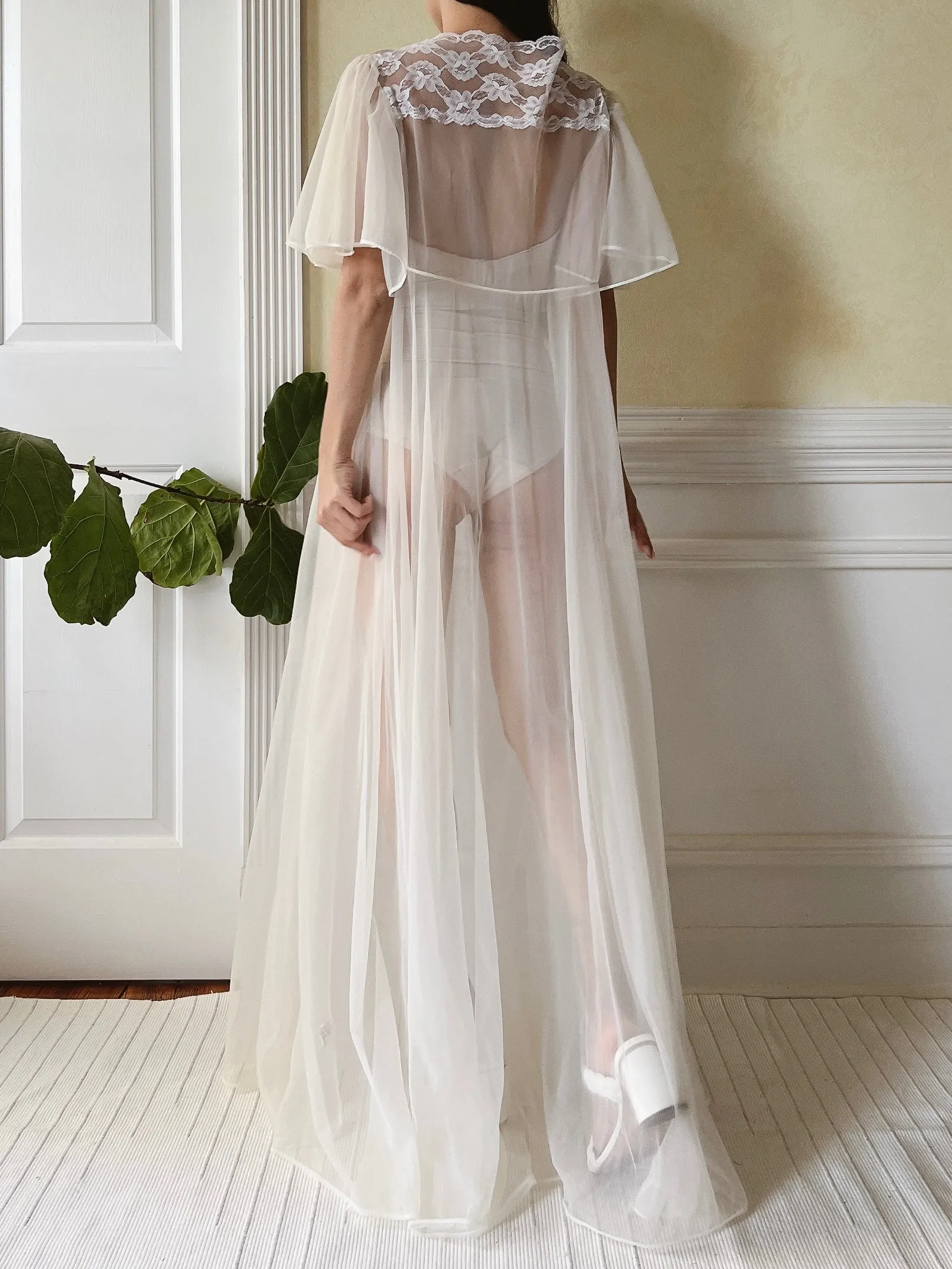 1960s Ivory Flutter Sleeve  - M
