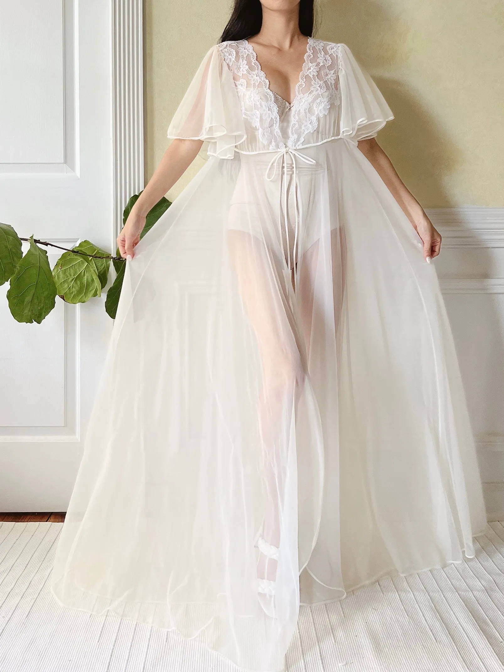 1960s Ivory Flutter Sleeve  - M