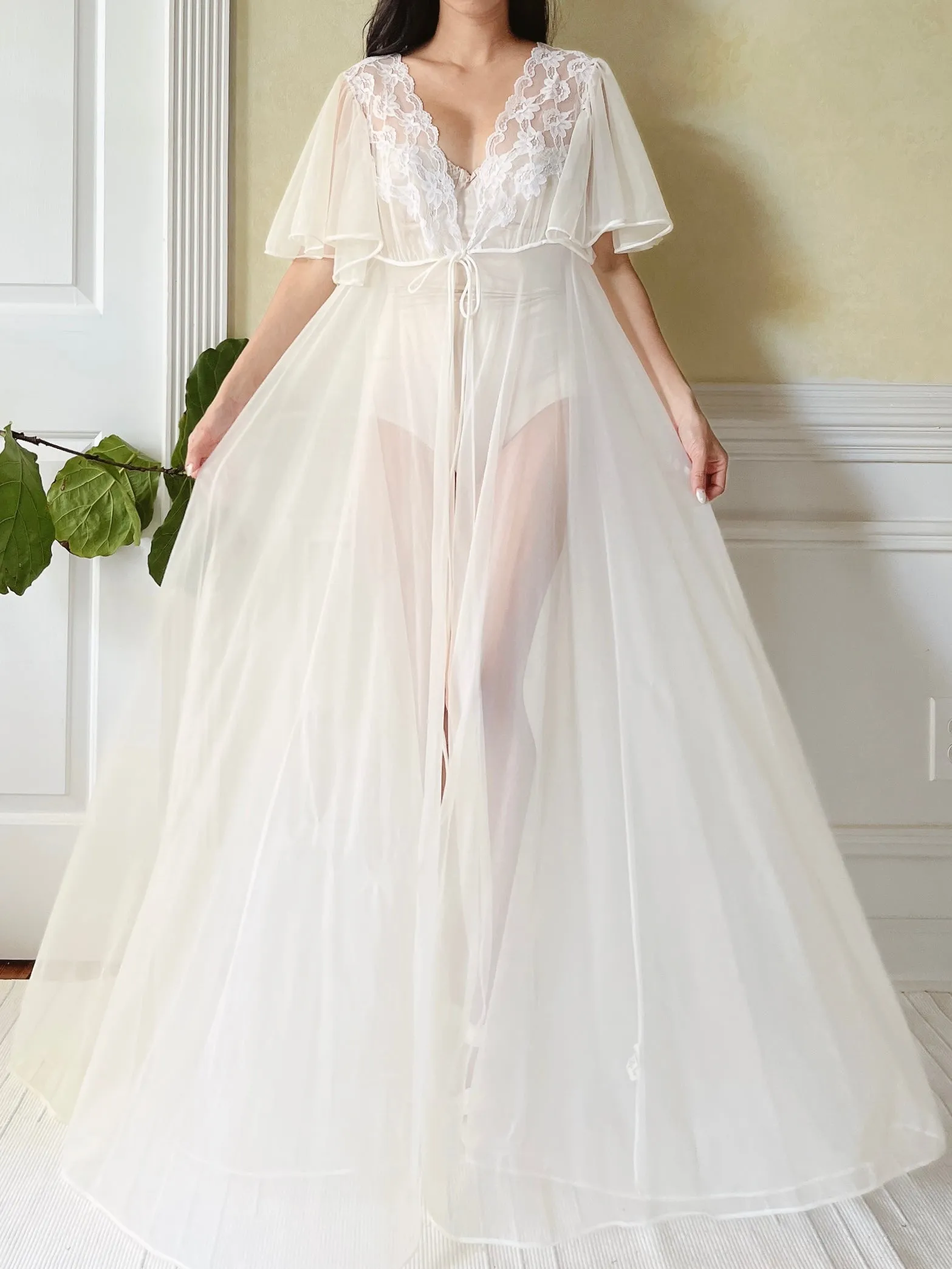 1960s Ivory Flutter Sleeve  - M