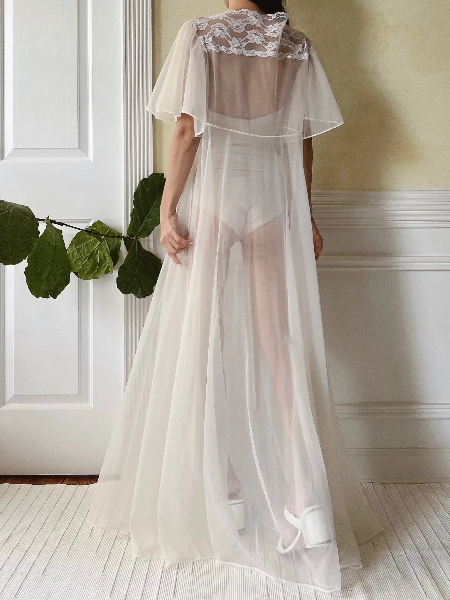 1960s Ivory Flutter Sleeve  - M